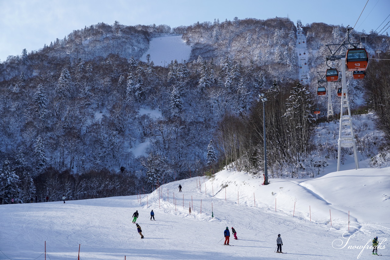 札幌国際スキー場 これぞ北海道。粉雪が降り積もったゲレンデはコンディション良好！そして、早くも全コース滑走可能です(*^^)v